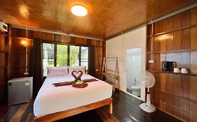 Koh Jum Paradise Resort
